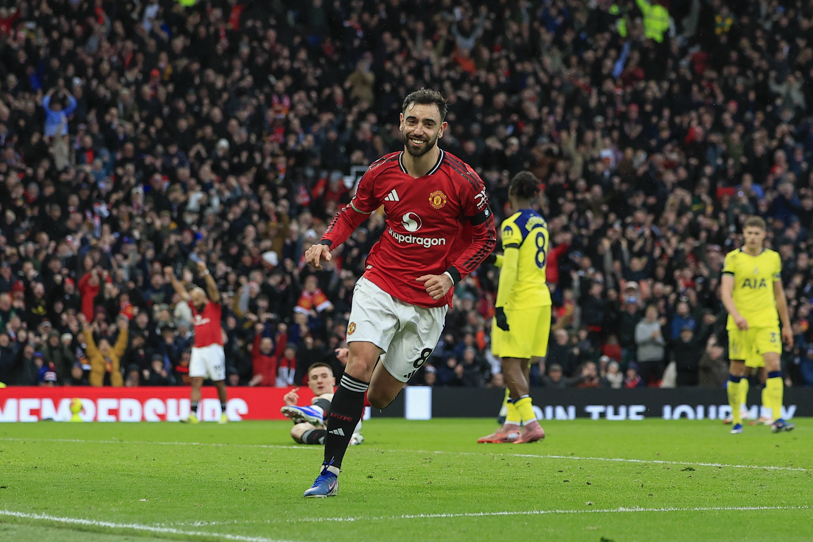 开云体育官网-电讯报：B费通过进球和助攻为曼联赢得25分，他若离队简直是灾难