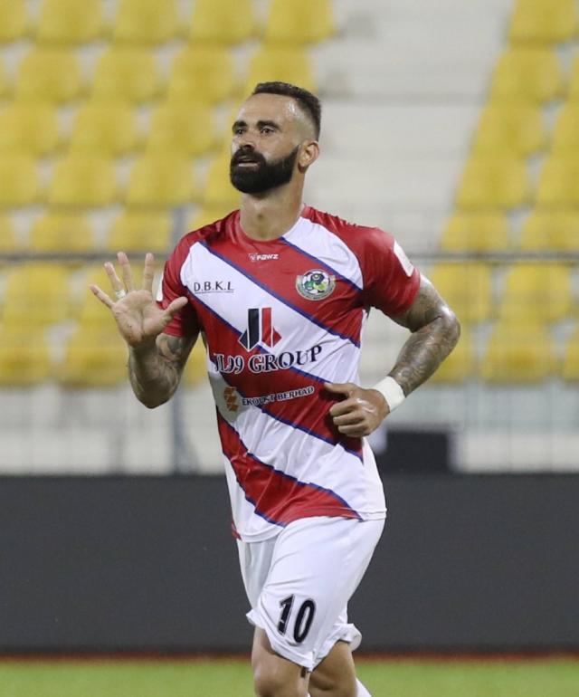 kaiyun体育平台-马来西亚归化第3名球员成功 本月参加国家队集训